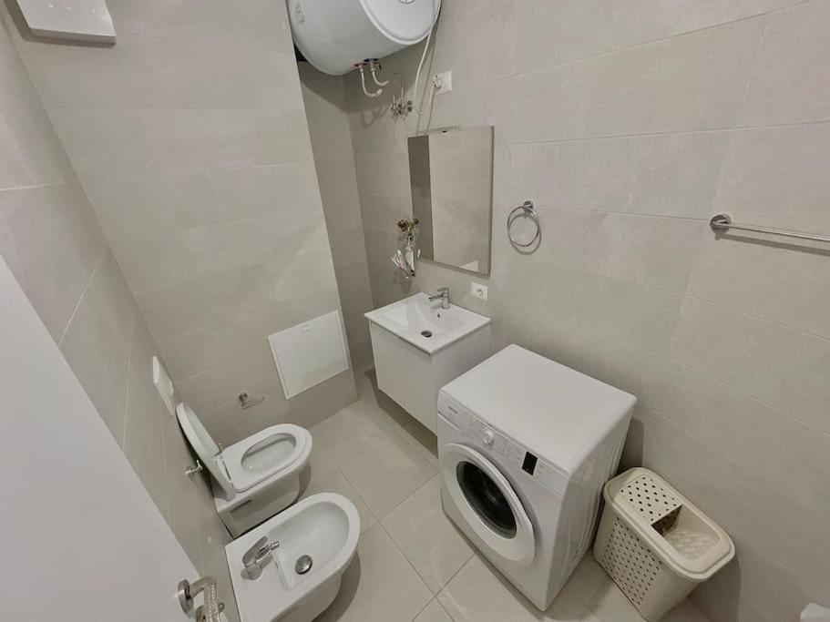 Coral Apartment - City Center Tirana Esterno foto